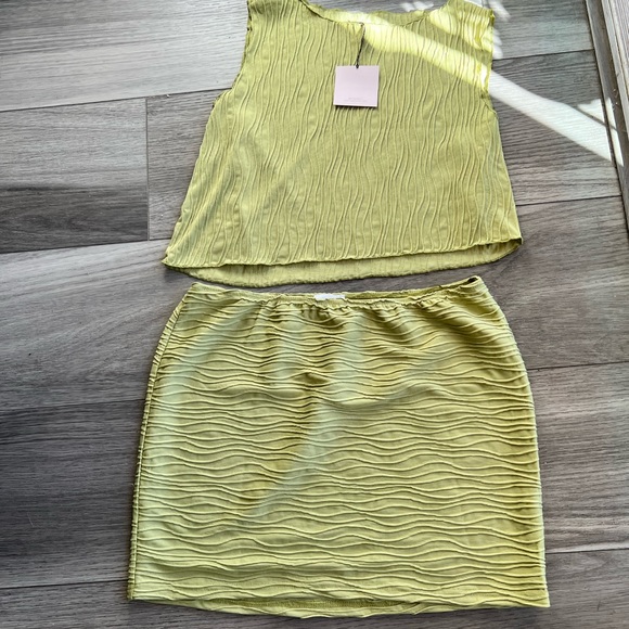 NWT Eleanor Skirt Set in Olive - Picture 4 of 6
